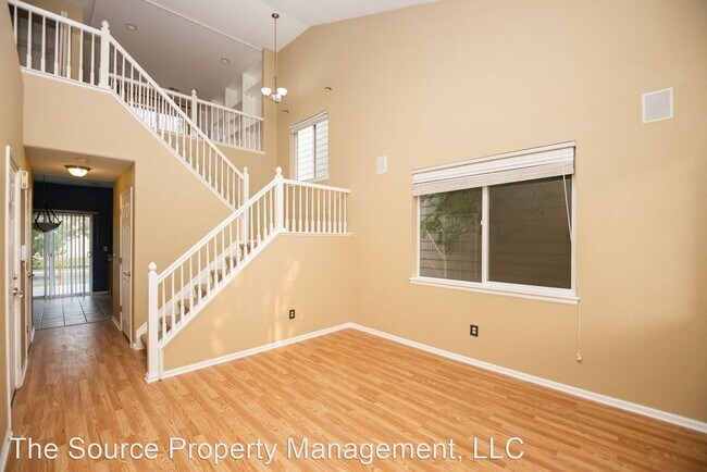 Building Photo - 2 br, 2.5 bath House - 1020 Fenwick Dr