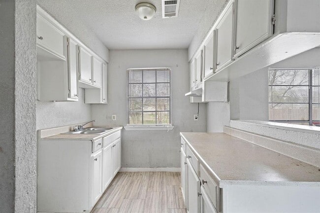 Building Photo - 3316 Texas Ave