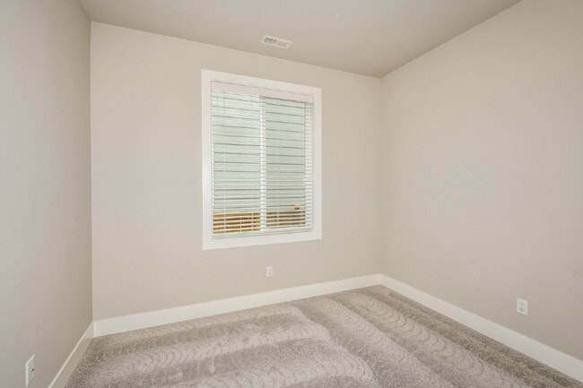 Building Photo - FOR RENT- AVAILABLE NOW! -  Modern 4-Bedroom Home with A/C in Bothell's Grove North Community