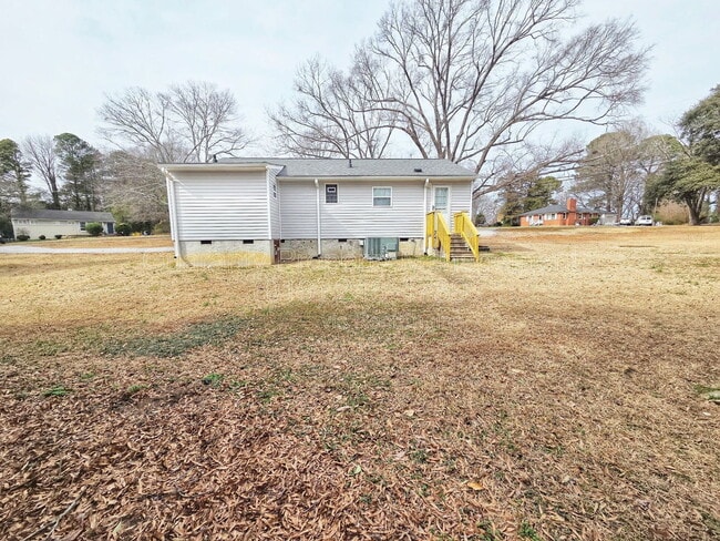 Building Photo - 1002 Southerlund Rd