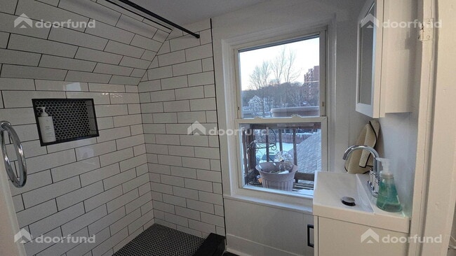 Building Photo - 50 Summer St