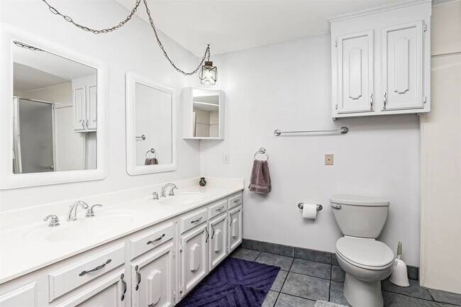 Building Photo - Spacious 3BR/2.5BA Retreat in Briarwood Estates – 3,000 Sq Ft, Updated & Full of Character!