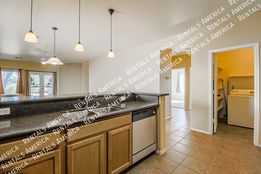 Building Photo - 28683 N Sedona Pl