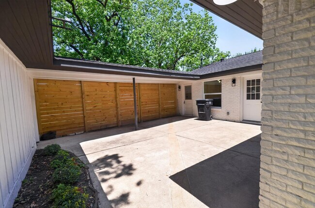 Building Photo - 5675 Sylmar Rd