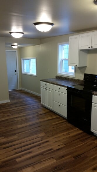 Kitchen - 206 West Bluff Street