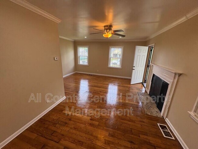 Building Photo - 813 42nd Pl N