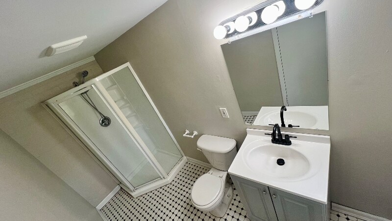 Building Photo - 1121 E Magnolia Ave