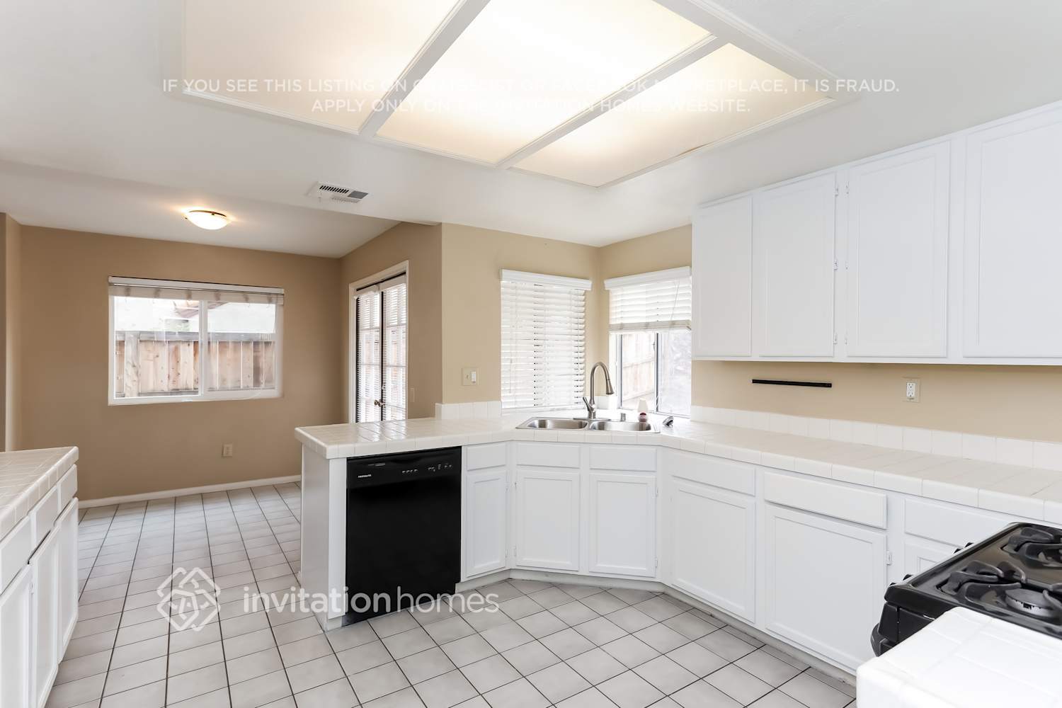 Building Photo - 40032 White Leaf Ln