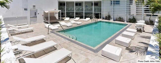 Building Photo - 9821 E Bay Harbor Dr