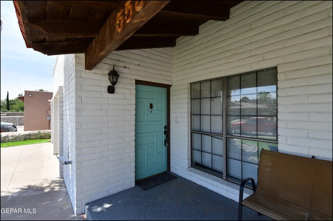 Building Photo - 5534 Oakbriar Cir
