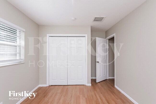 Building Photo - 2210 Boxwood Way