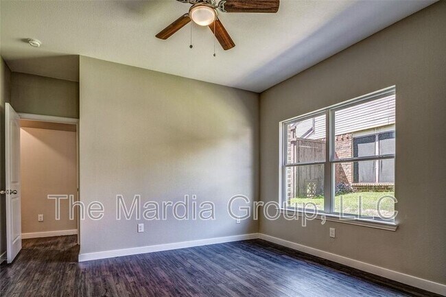 Building Photo - 1110 Woburn Dr