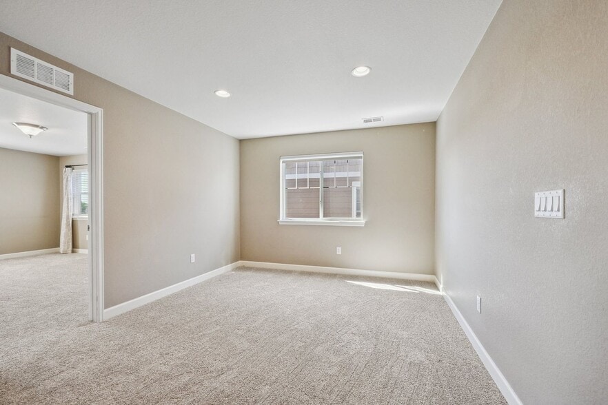 Building Photo - 917 Old Wagon Trail Cir