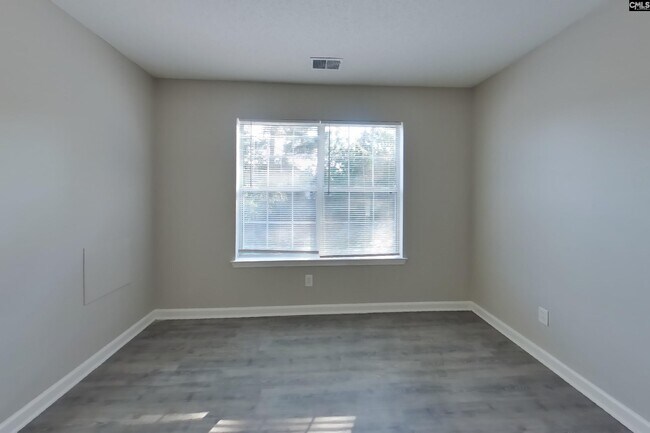 Building Photo - 104 Autumn Glen Rd
