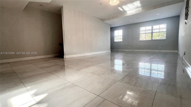 Building Photo - 621 NE 8th Ave