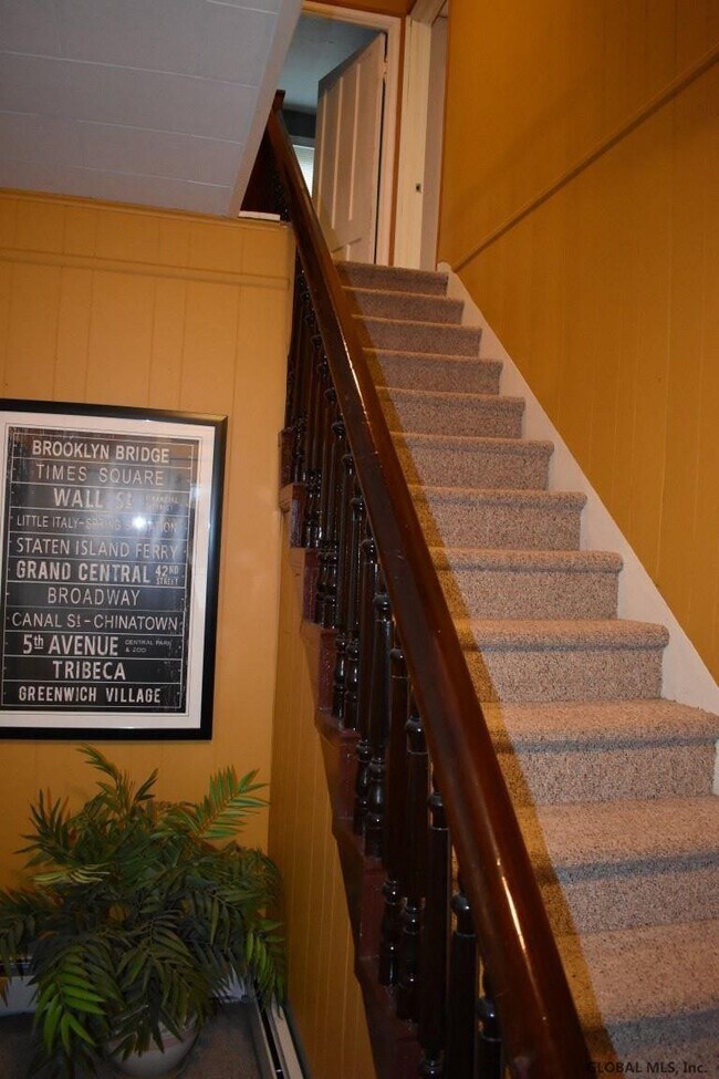Building Photo - 5 Alger St