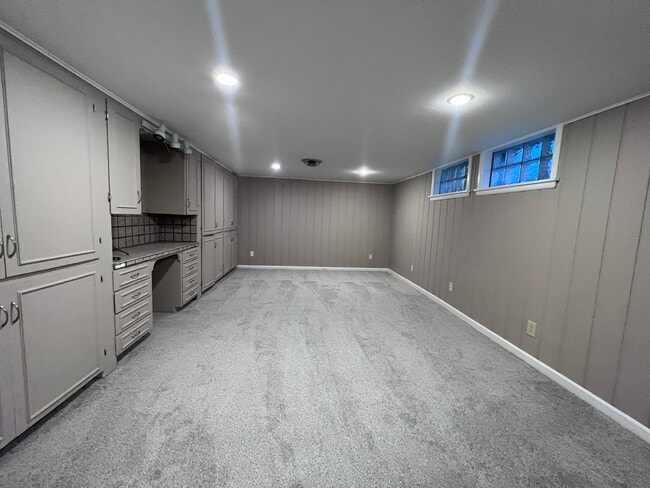 Building Photo - East Grand Rapids Schools - 4 bedroom home