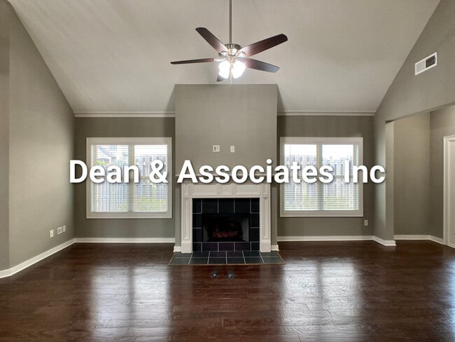 Building Photo - 472 Lake Chelsea Way