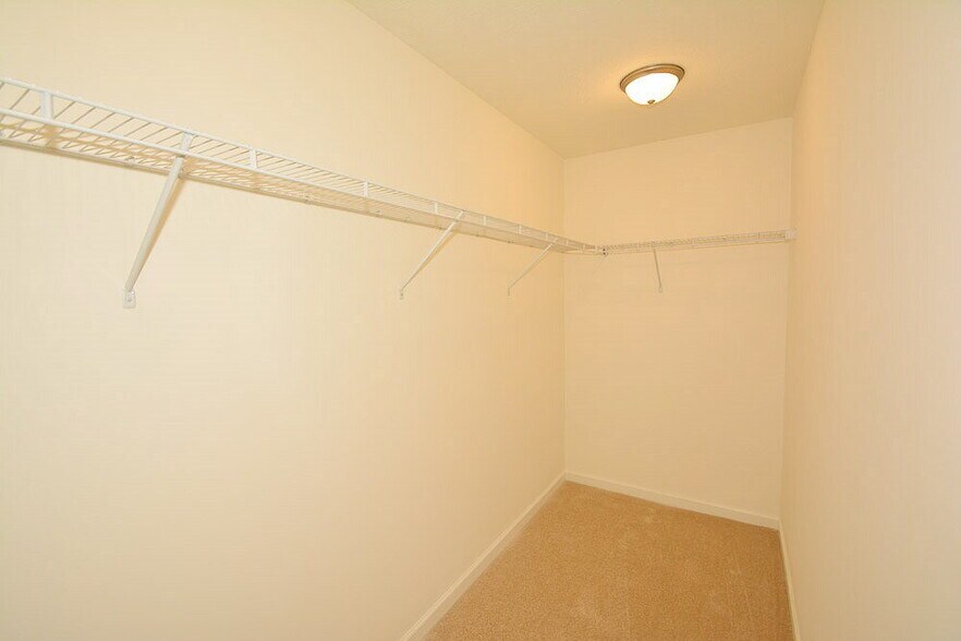 Building Photo - 2349 Bridlewood Dr