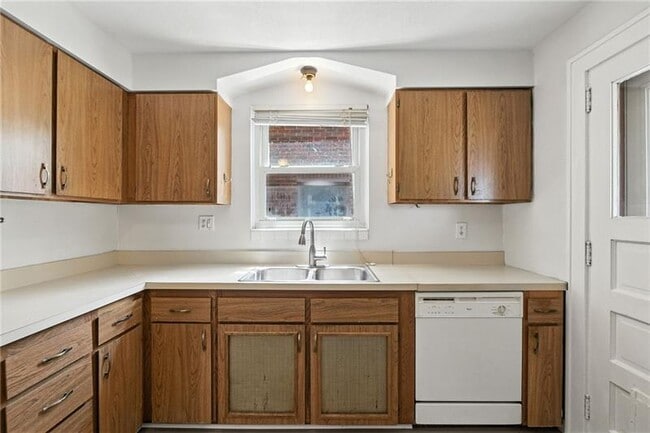 Building Photo - 229 Clairmont Ave