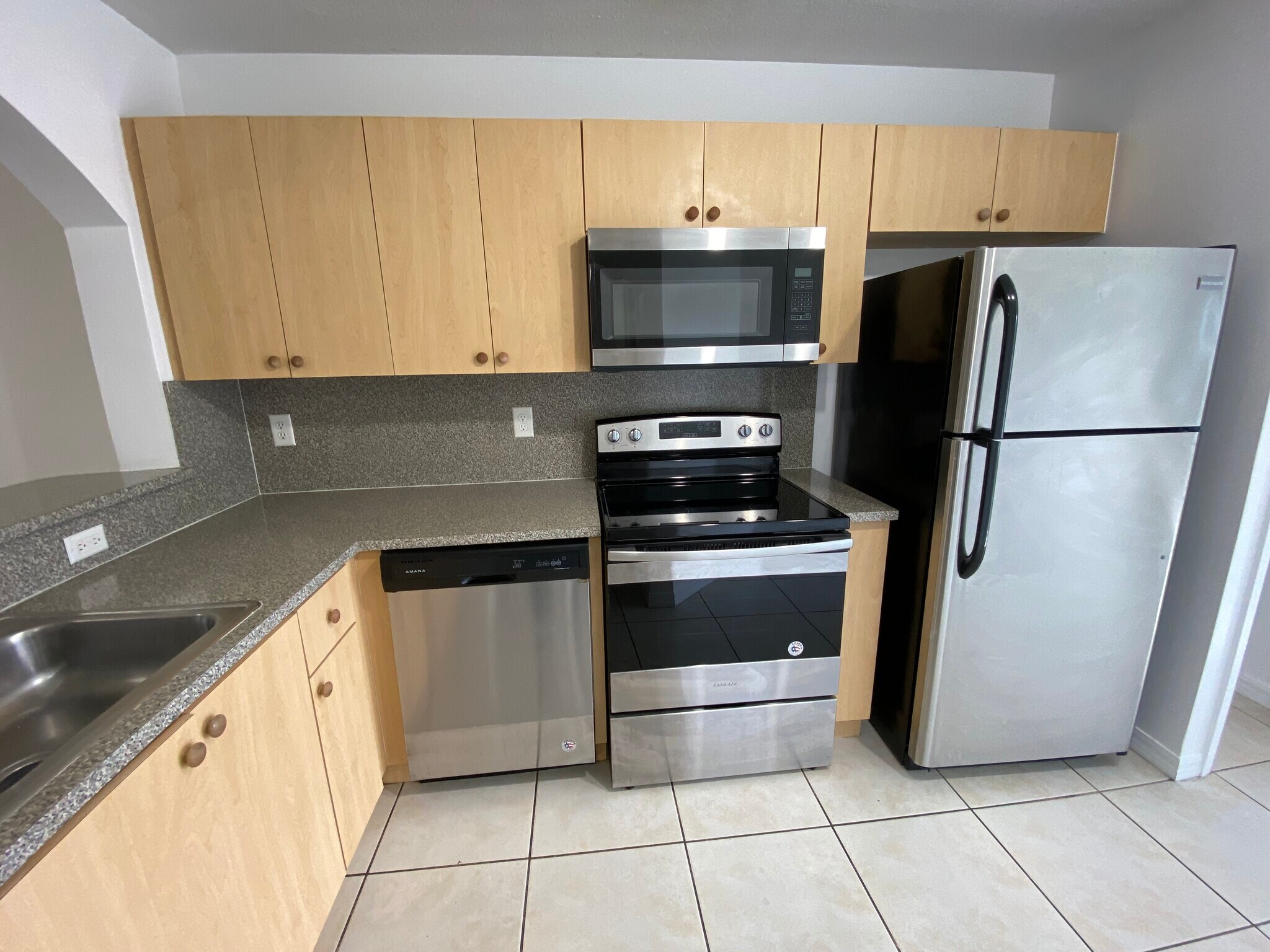 Building Photo - 2910 SE 13th Ave