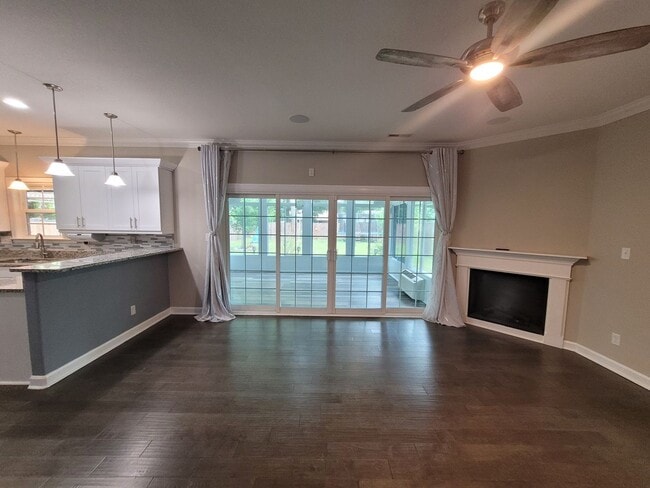 Building Photo - Beautiful 4 Bedroom, 2.5 Bath Home
