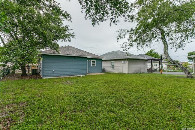 Building Photo - 423 Channing Ave