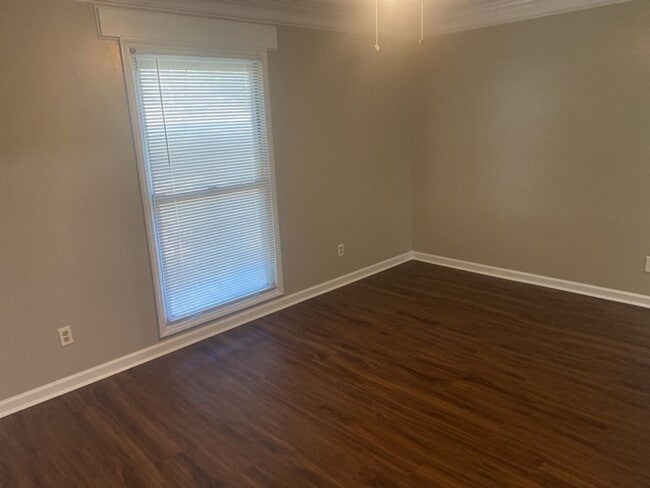 Building Photo - 4702 Rowland Ave