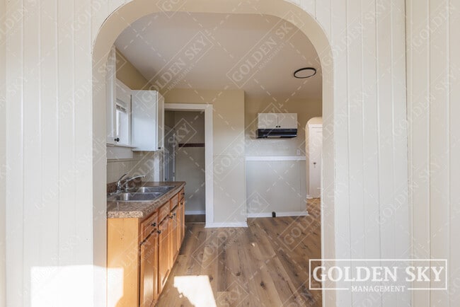 Building Photo - 4613 S Madison St