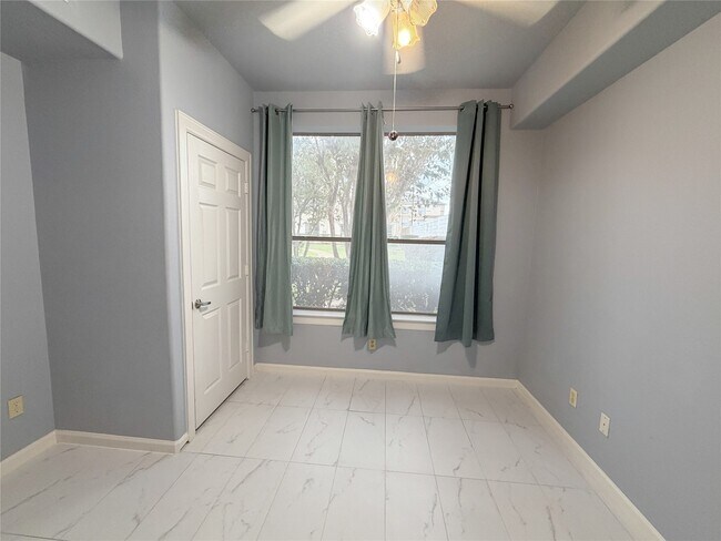 Building Photo - 6611 W Sam Houston Pkwy S