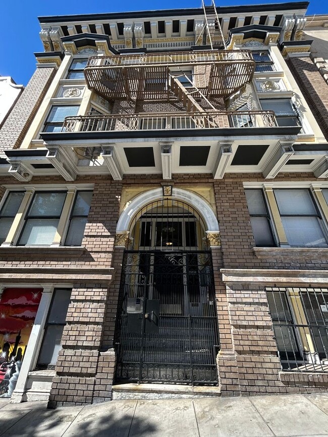 Building Photo - 655 Hyde St