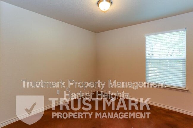 Building Photo - 101 Kings Ct