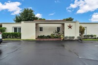 Building Photo - 2671 Boundbrook Dr S