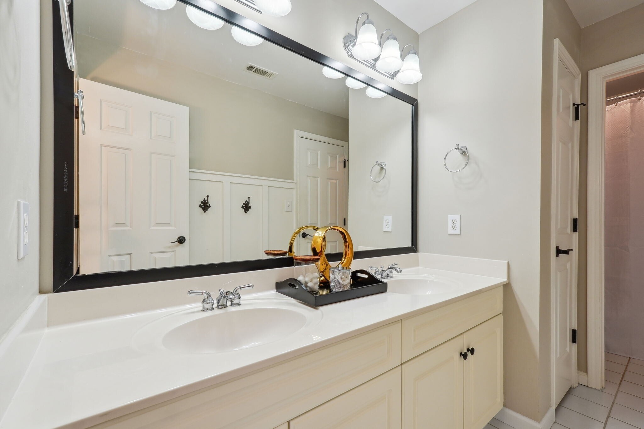 Building Photo - 135 Farr Lake Dr