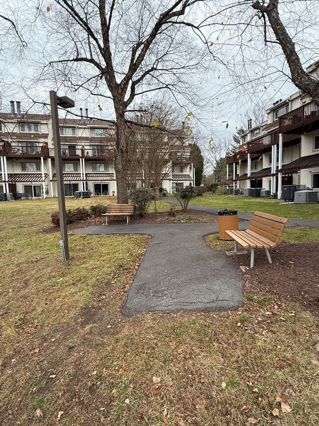 Building Photo - Spacious 3 Bedroom Condo- RENT TODAY & SAVE!