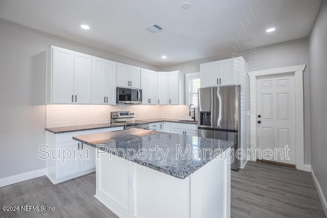 Building Photo - 2703 College St