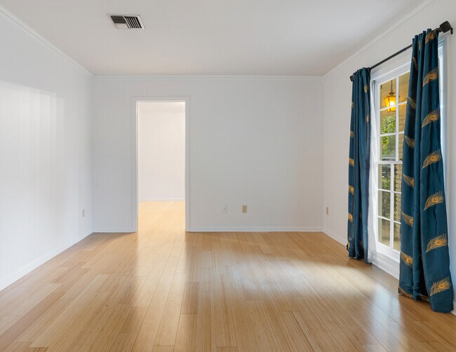 Building Photo - 225 Aurore Ave