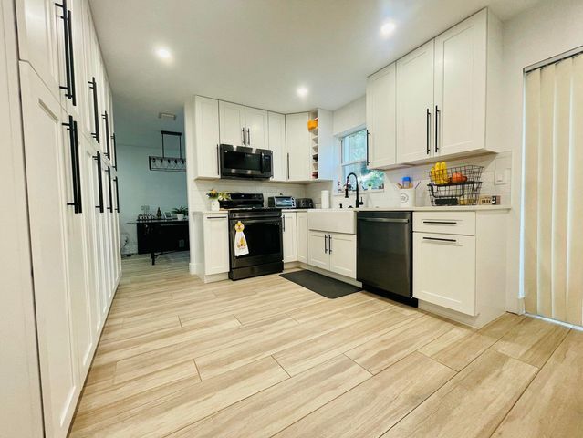 Building Photo - 4231 NW 1st Dr