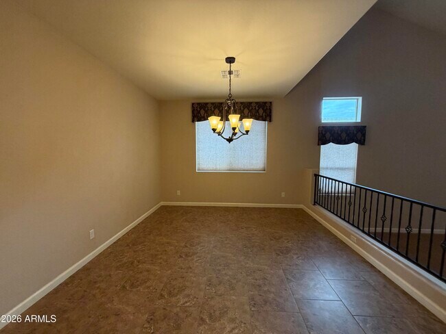 Building Photo - 722 E Sipapu Dr