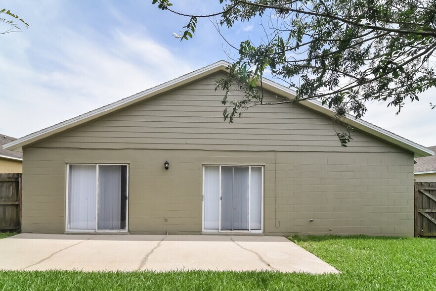 Building Photo - 2025 Donegan Pl