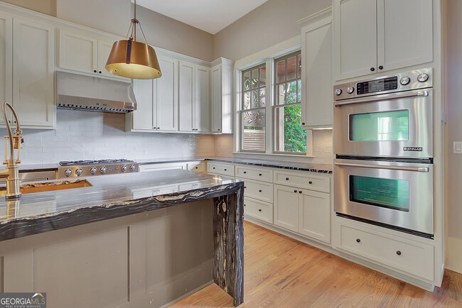 Building Photo - 10659 Serenbe Ln