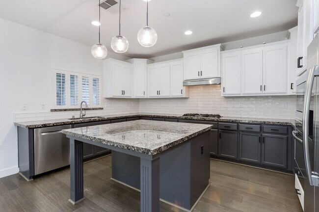 Building Photo - 4 Bed / 3 Bath San Bruno home in highly de...