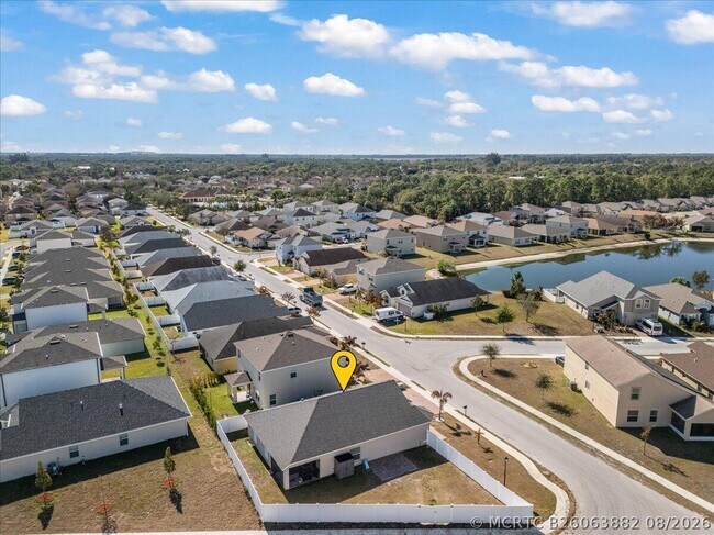 Building Photo - 340 Palm Breezes Dr
