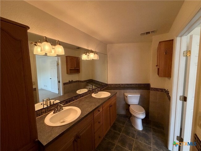 Building Photo - 200 Peggs Pl