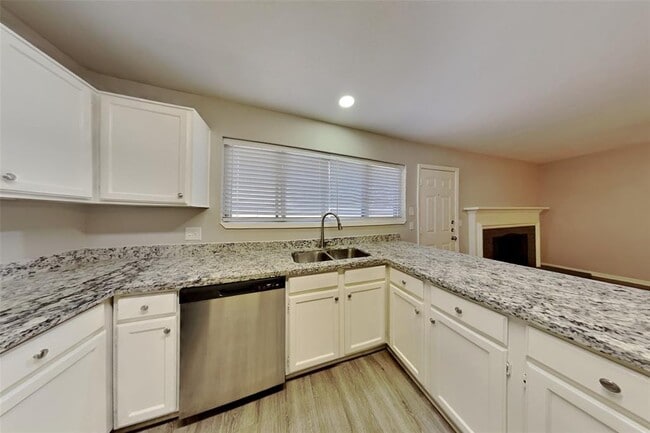 Building Photo - 9202 Wallingham Dr