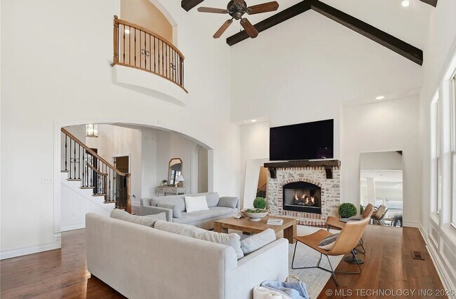 Building Photo - Exquisite custom home with high end finishes located in the gated community of Maple Ridge Village