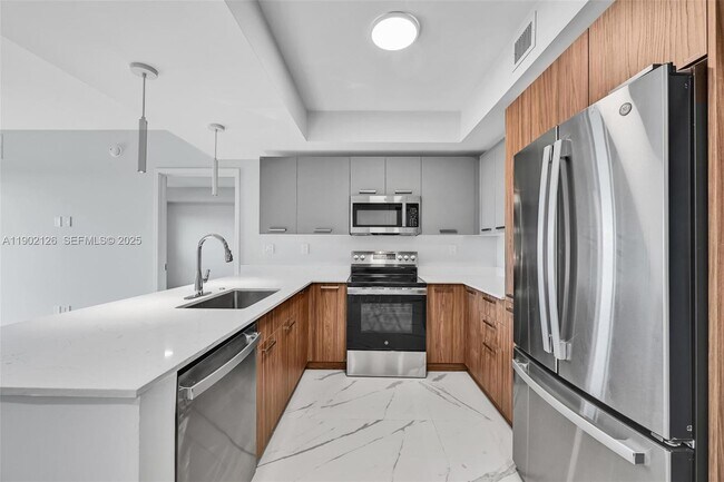 Building Photo - 840 NE 130th St