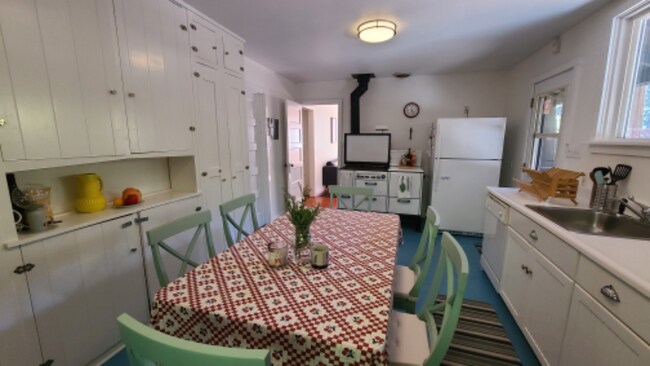 Building Photo - 14111 Old Cazadero Rd