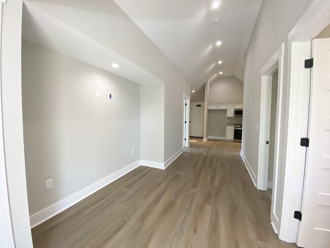 Building Photo - One Bedroom Apartment for Rent in the Heart of Old Town!
