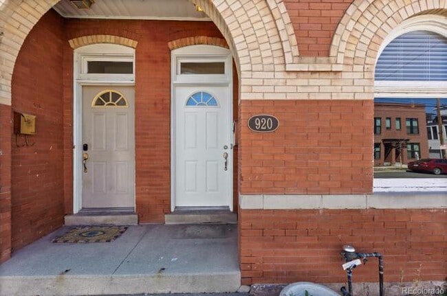 Building Photo - 920 33rd St